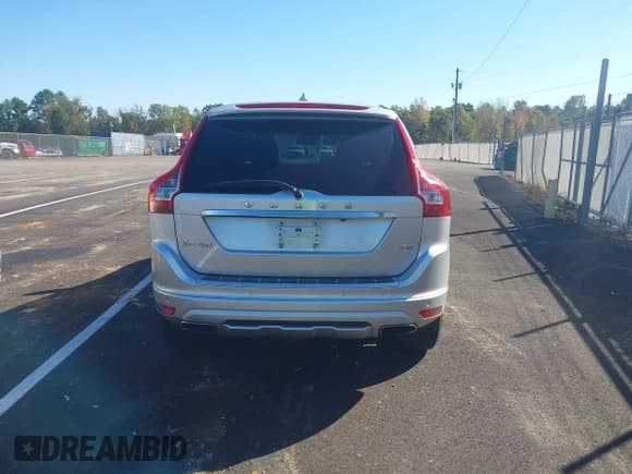 ✅ 2017 Volvo XC60 Dynamic • VIN: YV440MDR5H2077722 • Lot: 43562884. Wystawiony na IAAI z przebiegiem 100 988 mil. Bezpłatny archiwum sprzedaży aukcyjnych z USA i szczegółowy raport historii pojazdu na DreamBid. Zdjęcie 16.