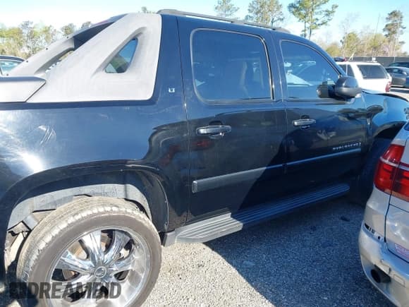 ✅ 2007 Chevrolet Avalanche LTZ • VIN: 3GNEC12J37G159231 • Lot: 41853434. Listed on IAAI with 266,162 mi. Free auction sales archive from the USA and detailed vehicle history report at DreamBid. Image 13.