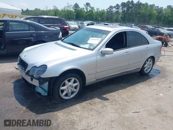 ✅ 2002 Mercedes-Benz C 230/260/280/320 • VIN: WDBRF61J92E004472 • Lot: 42144326. Wystawiony na IAAI z przebiegiem 125 847 mil. Bezpłatny archiwum sprzedaży aukcyjnych z USA i szczegółowy raport historii pojazdu na DreamBid. Zdjęcie 2.