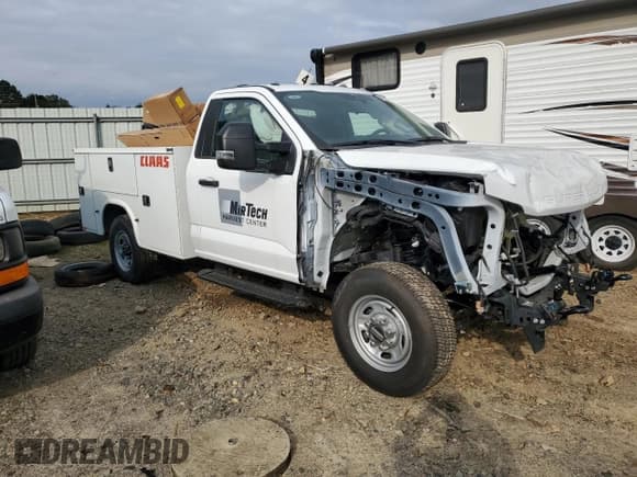 ✅ 2024 Ford F-250 • VIN: 1FTRF2BA2REC34311 • Lot: 80530174. Wystawiony na Copart z przebiegiem 1 209 mil. Bezpłatny archiwum sprzedaży aukcyjnych z USA i szczegółowy raport historii pojazdu na DreamBid. Zdjęcie 4.