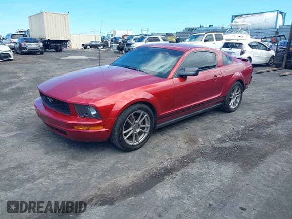 ✅ 2007 Ford Mustang Deluxe • VIN: 1ZVFT80N775366043 • Lot: 42910749. Listed on IAAI with 175,296 mi. Free auction sales archive from the USA and detailed vehicle history report at DreamBid. Image 17.