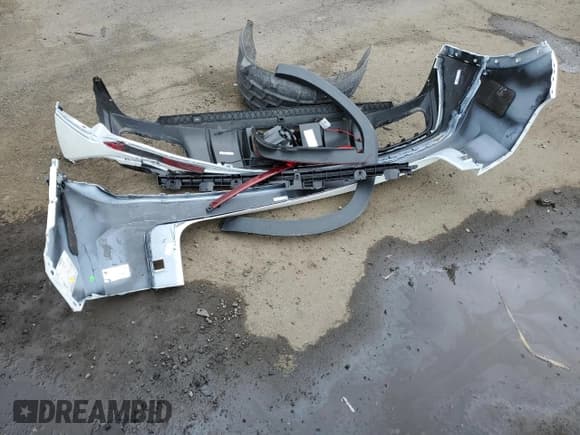 ✅ 2025 Volkswagen Atlas SEL Premium R-Line • VIN: 1V2FE2CAXSC215638 • Lot: 56838725. Listed on Copart with 1,821 mi. Free auction sales archive from the USA and detailed vehicle history report at DreamBid. Image 12.