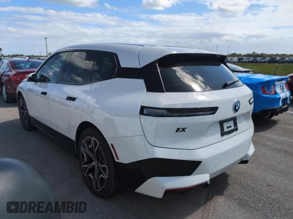 ✅ 2024 BMW iX M60 • VIN: WB533CF09RCP44832 • Lot: 74846884. Wystawiony na Copart z przebiegiem Nie podano. Bezpłatny archiwum sprzedaży aukcyjnych z USA i szczegółowy raport historii pojazdu na DreamBid. Zdjęcie 2.