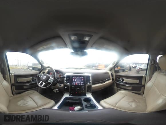 ✅ 2018 Ram 2500 Laramie • VIN: 3C6UR5FL6JG327626 • Lot: 43830561. Wystawiony na IAAI z przebiegiem 222 903 mil. Bezpłatny archiwum sprzedaży aukcyjnych z USA i szczegółowy raport historii pojazdu na DreamBid. Zdjęcie 18.