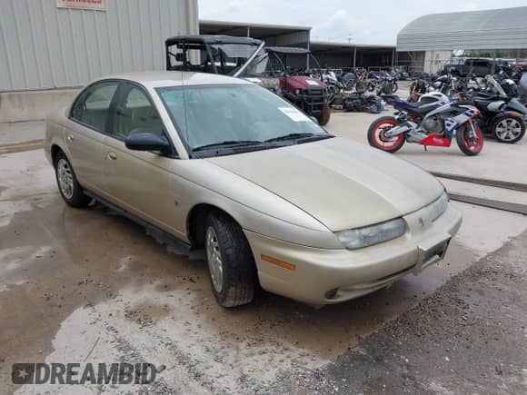 1998 Saturn SL с VIN 1G8ZK5275WZ142402, выставлен на аукционе IAAI как лот 42534417 с пробегом 181 283 миль миль и . История ставок и продаж доступна на DreamBid. Изображение 1.