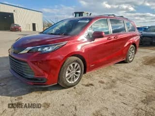 ✅ 2021 Toyota Sienna LE • VIN: 5TDKRKEC9MS049424 • Lot: 93443685. Listed on Copart with 61,950 mi. Free auction sales archive from the USA and detailed vehicle history report at DreamBid. Image 1.