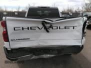 ✅ 2023 Chevrolet Silverado 1500 Work Truck • VIN: 1GCRDAED9PZ297966 • Lot: 41854997. Wystawiony na IAAI z przebiegiem 21 939 mil. Bezpłatny archiwum sprzedaży aukcyjnych z USA i szczegółowy raport historii pojazdu na DreamBid. Zdjęcie 16.