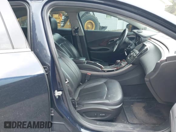 ✅ 2012 Buick LaCrosse Premium 1 • VIN: 1G4GD5ER0CF334792 • Lot: 42682321. Wystawiony na IAAI z przebiegiem 133 692 mil. Bezpłatny archiwum sprzedaży aukcyjnych z USA i szczegółowy raport historii pojazdu na DreamBid. Zdjęcie 5.