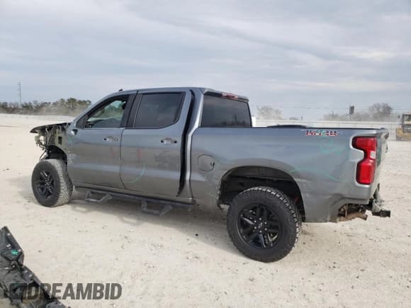 ✅ 2021 Chevrolet Silverado 1500 Custom Trail Boss • VIN: 3GCPYCELXMG285450 • Lot: 47127795. Wystawiony na Copart z przebiegiem 79 628 mil. Bezpłatny archiwum sprzedaży aukcyjnych z USA i szczegółowy raport historii pojazdu na DreamBid. Zdjęcie 2.