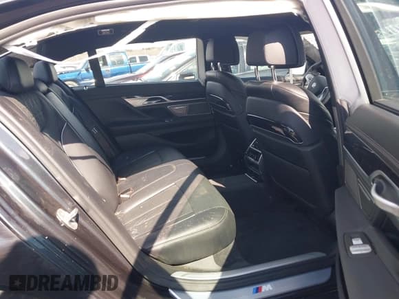 ✅ 2019 BMW 7 Series 750i xDrive • VIN: WBA7F2C55KB239578 • Lot: 41652340. Listed on IAAI with Not provided. Free auction sales archive from the USA and detailed vehicle history report at DreamBid. Image 8.