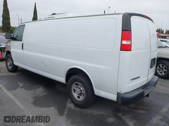 ✅ 2019 Chevrolet Express Cargo • VIN: 1GCWGBFG2K1310055 • Лот: 42983600. Опубликован ранее на IAAI с пробегом 162 413 миль. Бесплатный доступ к архиву аукционных продаж из США и подробный отчёт об истории автомобиля на DreamBid. Изображение 3.