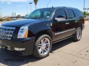 ✅ 2014 Cadillac Escalade Platinum • VIN: 1GYS4DEF7ER118044 • Lot: 68219595. Wystawiony na Copart z przebiegiem 103 884 mil. Bezpłatny archiwum sprzedaży aukcyjnych z USA i szczegółowy raport historii pojazdu na DreamBid. Zdjęcie 2.