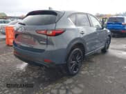 ✅ 2023 Mazda CX-5 S Carbon Edition • VIN: JM3KFBCM2P0212062 • Lot: 40853928. Wystawiony na IAAI z przebiegiem 25 463 mil. Bezpłatny archiwum sprzedaży aukcyjnych z USA i szczegółowy raport historii pojazdu na DreamBid. Zdjęcie 4.