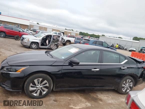 ✅ 2024 Nissan Altima S • VIN: 1N4BL4BVXRN337930 • Lot: 43107944. Wystawiony na IAAI z przebiegiem 40 563 mil. Bezpłatny archiwum sprzedaży aukcyjnych z USA i szczegółowy raport historii pojazdu na DreamBid. Zdjęcie 14.