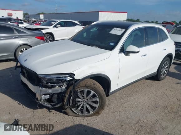 ✅ 2025 Mercedes-Benz GLC 300 • VIN: W1NKM4GB3SF320370 • Lot: 42622649. Wystawiony na IAAI z przebiegiem 1 787 mil. Bezpłatny archiwum sprzedaży aukcyjnych z USA i szczegółowy raport historii pojazdu na DreamBid. Zdjęcie 2.