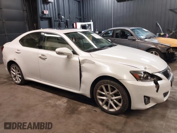 ✅ 2013 Lexus IS 250 • VIN: JTHCF5C20D5063614 • Lot: 41595520. Wystawiony na IAAI z przebiegiem 141 698 mil. Bezpłatny archiwum sprzedaży aukcyjnych z USA i szczegółowy raport historii pojazdu na DreamBid. Zdjęcie 6.