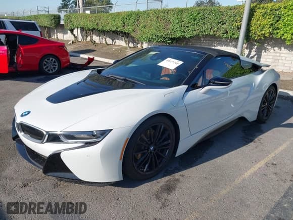 ✅ 2019 BMW i8 • VIN: WBY2Z6C55KVG98119 • Лот: 43127245. Опубликован ранее на IAAI с пробегом 29 645 миль. Бесплатный доступ к архиву аукционных продаж из США и подробный отчёт об истории автомобиля на DreamBid. Изображение 2.