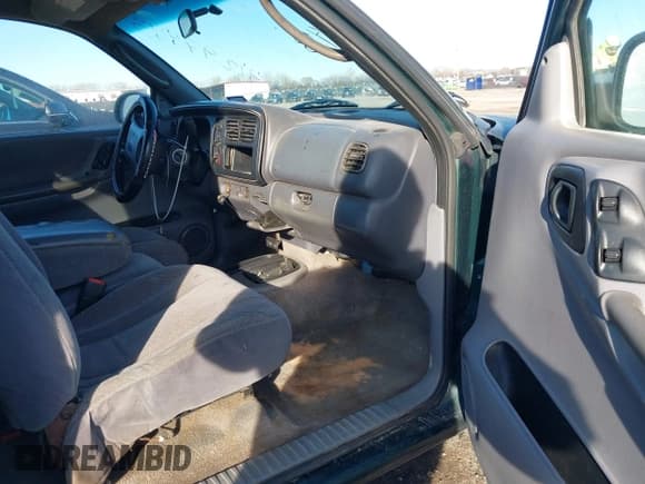 ✅ 2000 Dodge Dakota • VIN: 1B7GL22X5YS662653 • Lot: 41297493. Wystawiony na IAAI z przebiegiem 260 328 mil. Bezpłatny archiwum sprzedaży aukcyjnych z USA i szczegółowy raport historii pojazdu na DreamBid. Zdjęcie 5.