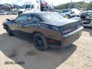 2018 Dodge Challenger SXT z VIN 2C3CDZAGXJH118706, wystawiony jako IAAI lot #43459989 z przebiegiem 120 555 mil mil oraz . Historia ofert i sprzedaży dostępna na DreamBid. Obrazek 3.