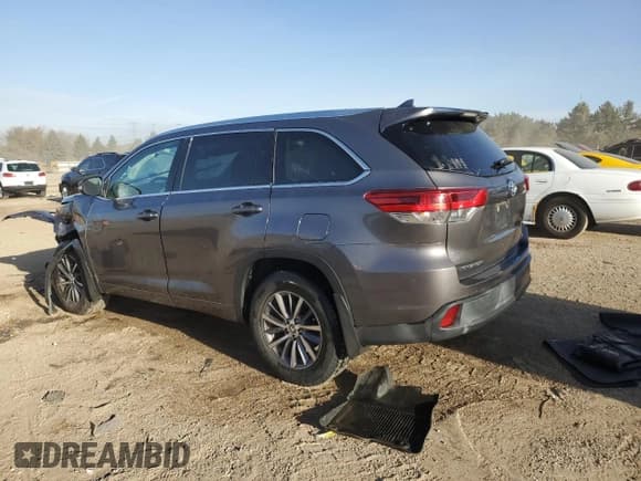 ✅ 2017 Toyota Highlander XLE • VIN: 5TDJZRFH9HS377169 • Lot: 91788705. Listed on Copart with 102,755 mi. Free auction sales archive from the USA and detailed vehicle history report at DreamBid. Image 2.