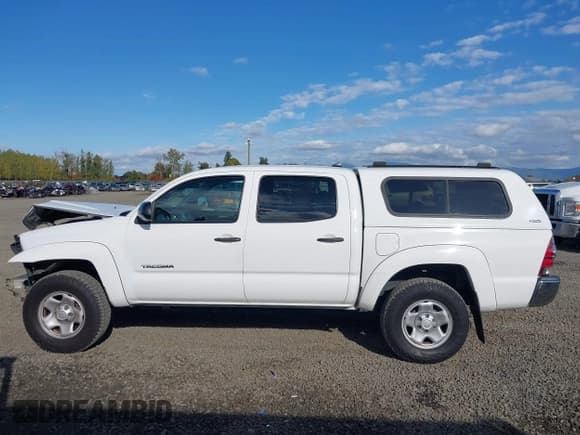 ✅ 2015 Toyota Tacoma PreRunner • VIN: 5TFJU4GN7FX090426 • Lot: 43520197. Wystawiony na IAAI z przebiegiem 106 907 mil. Bezpłatny archiwum sprzedaży aukcyjnych z USA i szczegółowy raport historii pojazdu na DreamBid. Zdjęcie 15.