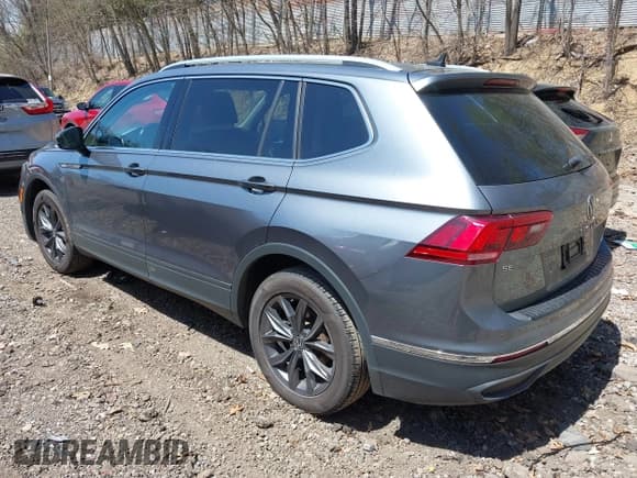 ✅ 2022 Volkswagen Tiguan SE • VIN: 3VV2B7AXXNM019538 • Lot: 42109211. Wystawiony na IAAI z przebiegiem 30 576 mil. Bezpłatny archiwum sprzedaży aukcyjnych z USA i szczegółowy raport historii pojazdu na DreamBid. Zdjęcie 3.