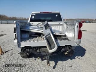 ✅ 2021 Chevrolet Silverado 1500 RST • VIN: 1GCUYEED3MZ419609 • Lot: 46643954. Wystawiony na Copart z przebiegiem 77 730 mil. Bezpłatny archiwum sprzedaży aukcyjnych z USA i szczegółowy raport historii pojazdu na DreamBid. Zdjęcie 6.
