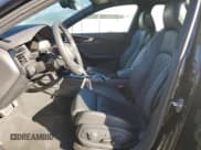 ✅ 2023 Audi S4 Premium Plus • VIN: WAUB4AF40PA010364 • Lot: 43607094. Wystawiony na Copart z przebiegiem 17 142 mil. Bezpłatny archiwum sprzedaży aukcyjnych z USA i szczegółowy raport historii pojazdu na DreamBid. Zdjęcie 7.