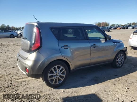 ✅ 2017 Kia Soul + • VIN: KNDJP3A57H7496154 • Lot: 86879465. Wystawiony na Copart z przebiegiem 99 733 mil. Bezpłatny archiwum sprzedaży aukcyjnych z USA i szczegółowy raport historii pojazdu na DreamBid. Zdjęcie 3.