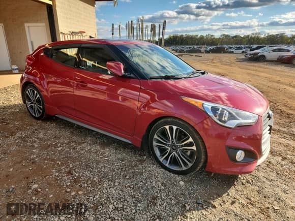 2016 Hyundai Veloster Turbo z VIN KMHTC6AE1GU295156, wystawiony jako Copart lot #90589635 z przebiegiem 142 455 mil mil oraz Czysty tytuł • Clean title. Historia ofert i sprzedaży dostępna na DreamBid. Obrazek 4.