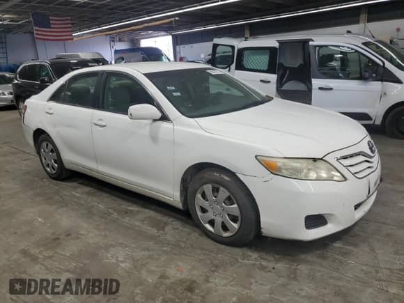 2011 Toyota Camry LE z VIN 4T4BF3EK7BR107286, wystawiony jako Copart lot #85487955 z przebiegiem 162 289 mil mil oraz Czysty tytuł • Clean title. Historia ofert i sprzedaży dostępna na DreamBid. Obrazek 4.