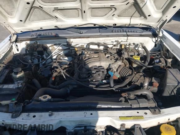 ✅ 2000 Nissan Xterra XE • VIN: 5N1ED28Y6YC511055 • Lot: 41526200. Wystawiony na IAAI z przebiegiem 295 465 mil. Bezpłatny archiwum sprzedaży aukcyjnych z USA i szczegółowy raport historii pojazdu na DreamBid. Zdjęcie 10.