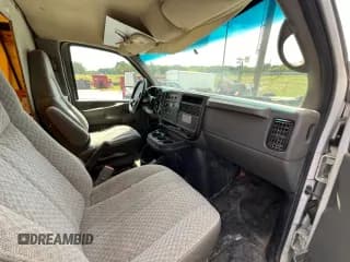 ✅ 2005 GMC Savana • VIN: 1GDJG31U651163557 • Lot: 85157144. Wystawiony na Copart z przebiegiem 403 358 mil. Bezpłatny archiwum sprzedaży aukcyjnych z USA i szczegółowy raport historii pojazdu na DreamBid. Zdjęcie 5.