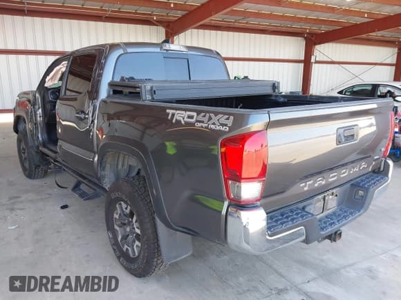 ✅ 2017 Toyota Tacoma SR5 • VIN: 3TMCZ5AN9HM062936 • Lot: 42236311. Listed on IAAI with 60,479 mi. Free auction sales archive from the USA and detailed vehicle history report at DreamBid. Image 3.