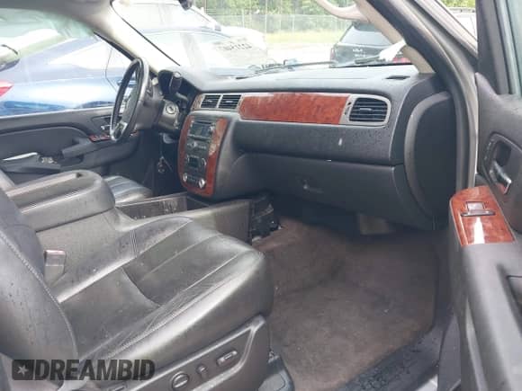 2014 Chevrolet Suburban LT z VIN 1GNSCJE0XER203597, wystawiony jako IAAI lot #42215407 z przebiegiem 186 556 mil mil oraz . Historia ofert i sprzedaży dostępna na DreamBid. Obrazek 5.