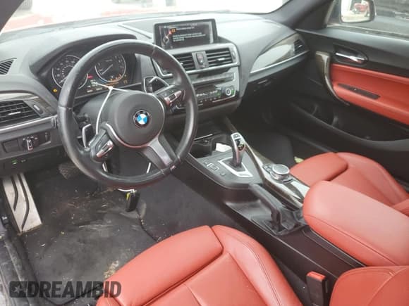 ✅ 2016 BMW 2 Series M235i xDrive • VIN: WBA1J9C5XGV696261 • Lot: 54910175. Wystawiony na Copart z przebiegiem 90 031 mil. Bezpłatny archiwum sprzedaży aukcyjnych z USA i szczegółowy raport historii pojazdu na DreamBid. Zdjęcie 8.