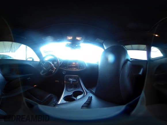 ✅ 2015 Dodge Challenger SXT Plus • VIN: 2C3CDZBGXFH700231 • Lot: 43407846. Wystawiony na IAAI z przebiegiem 129 305 mil. Bezpłatny archiwum sprzedaży aukcyjnych z USA i szczegółowy raport historii pojazdu na DreamBid. Zdjęcie 18.