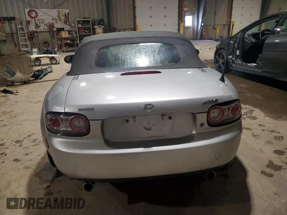 ✅ 2006 Mazda MX-5 Miata Touring • VIN: JM1NC25F360121863 • Lot: 88010315. Wystawiony na Copart z przebiegiem 39 541 mil. Bezpłatny archiwum sprzedaży aukcyjnych z USA i szczegółowy raport historii pojazdu na DreamBid. Zdjęcie 6.