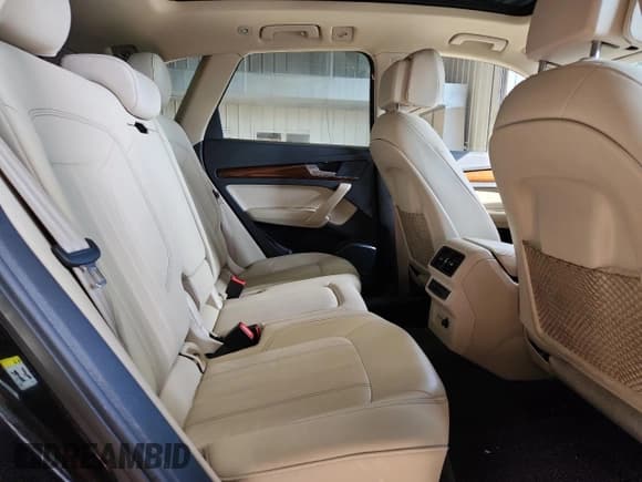 ✅ 2022 Audi Q5 S line Premium • VIN: WA1GAAFYXN2121476 • Лот: 90451635. Опубликован ранее на Copart с пробегом 53 558 миль. Бесплатный доступ к архиву аукционных продаж из США и подробный отчёт об истории автомобиля на DreamBid. Изображение 11.