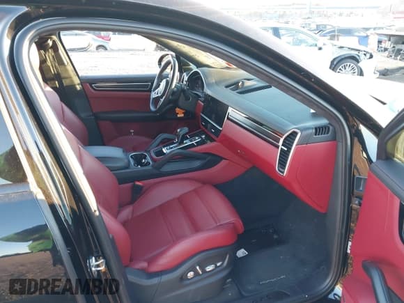 ✅ 2021 Porsche Cayenne GTS • VIN: WP1BG2AY9MDA49702 • Лот: 40789860. Опубликован ранее на IAAI с пробегом 18 695 миль. Бесплатный доступ к архиву аукционных продаж из США и подробный отчёт об истории автомобиля на DreamBid. Изображение 5.