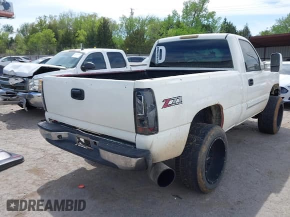 ✅ 2004 Chevrolet Silverado 2500HD LS • VIN: 1GCHK24144E137012 • Лот: 42042283. Опубликован ранее на IAAI с пробегом 197 284 миль. Бесплатный доступ к архиву аукционных продаж из США и подробный отчёт об истории автомобиля на DreamBid. Изображение 4.