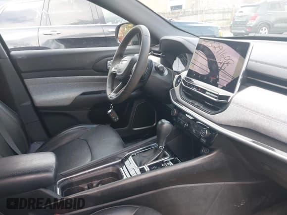 ✅ 2023 Jeep Compass Latitude Lux • VIN: 3C4NJDFN9PT531823 • Lot: 43291600. Listed on IAAI with 25,196 mi. Free auction sales archive from the USA and detailed vehicle history report at DreamBid. Image 5.