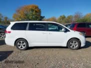 ✅ 2013 Toyota Sienna LE AAS • VIN: 5TDKK3DC0DS352877 • Лот: 43483758. Опубликован ранее на IAAI с пробегом 225 296 миль. Бесплатный доступ к архиву аукционных продаж из США и подробный отчёт об истории автомобиля на DreamBid. Изображение 13.
