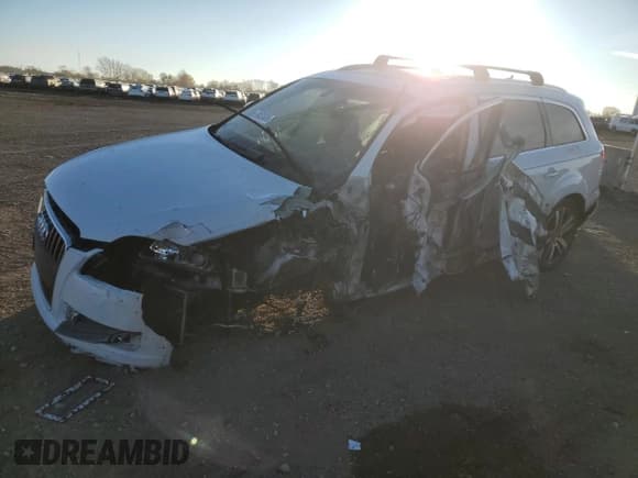 ✅ 2015 Audi Q7 Premium Plus • VIN: WA1LGAFE9FD025976 • Lot: 90424655. Wystawiony na Copart z przebiegiem Nie podano. Bezpłatny archiwum sprzedaży aukcyjnych z USA i szczegółowy raport historii pojazdu na DreamBid. Zdjęcie 1.