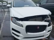 ✅ 2019 Jaguar F-Pace 25t Prestige • VIN: SADCK2GX3KA394178 • Lot: 43331006. Wystawiony na IAAI z przebiegiem 86 183 mil. Bezpłatny archiwum sprzedaży aukcyjnych z USA i szczegółowy raport historii pojazdu na DreamBid. Zdjęcie 17.