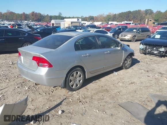 ✅ 2008 Honda Civic LX • VIN: 2HGFA16588H353613 • Lot: 43603297. Listed on IAAI with 234,764 mi. Free auction sales archive from the USA and detailed vehicle history report at DreamBid. Image 4.