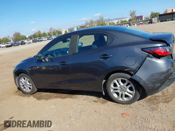 ✅ 2017 Toyota Yaris • VIN: 3MYDLBYV5HY168157 • Lot: 43491235. Wystawiony na IAAI z przebiegiem 103 284 mil. Bezpłatny archiwum sprzedaży aukcyjnych z USA i szczegółowy raport historii pojazdu na DreamBid. Zdjęcie 14.