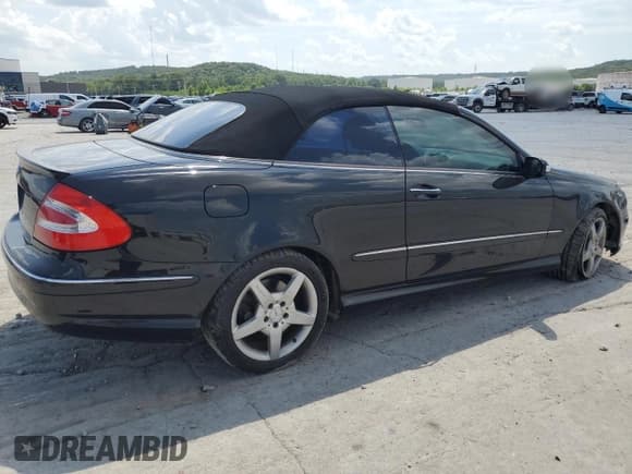 ✅ 2005 Mercedes-Benz CLK 500 • VIN: WDBTK75G35T052085 • Lot: 69064925. Wystawiony na Copart z przebiegiem 151 935 mil. Bezpłatny archiwum sprzedaży aukcyjnych z USA i szczegółowy raport historii pojazdu na DreamBid. Zdjęcie 3.