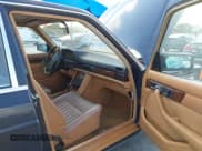 ✅ 1987 Mercedes-Benz 560 • VIN: WDBCA39D1HA321471 • Lot: 43694313. Listed on IAAI with 115,804 mi. Free auction sales archive from the USA and detailed vehicle history report at DreamBid. Image 5.