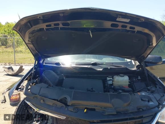 ✅ 2020 Chevrolet Traverse LS • VIN: 1GNERFKW4LJ283752 • Lot: 42000570. Listed on IAAI with 100,331 mi. Free auction sales archive from the USA and detailed vehicle history report at DreamBid. Image 10.